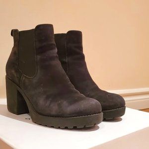 Hibou Bianca black suede ankle boots w/ chunky heel